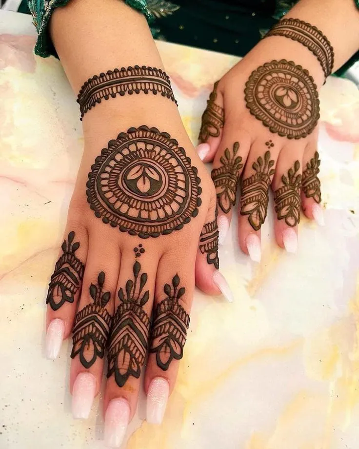 31 Modern Back Hand Mehndi Design For Every Occasion-cacanhphuclong.com.vn